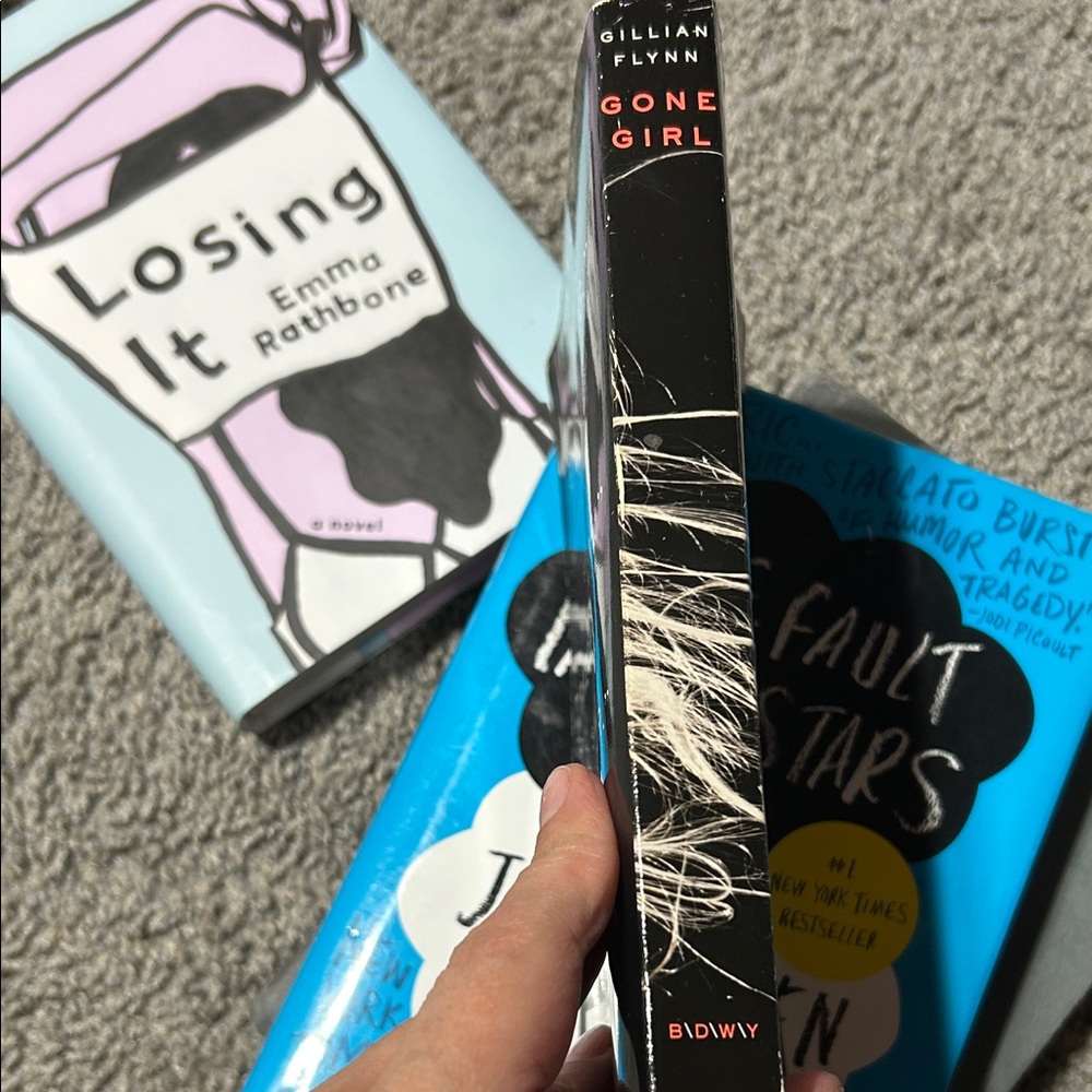 Set of 4 Popular Novels - Picture 7 of 9